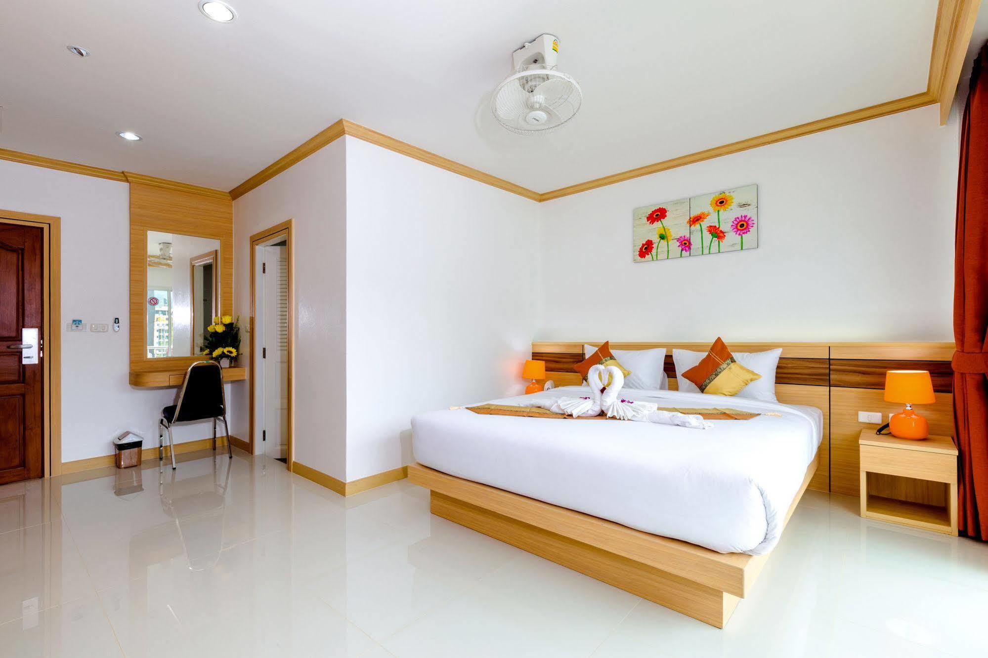 Phusita Hotel - Sha Certified Patong Eksteriør bilde
