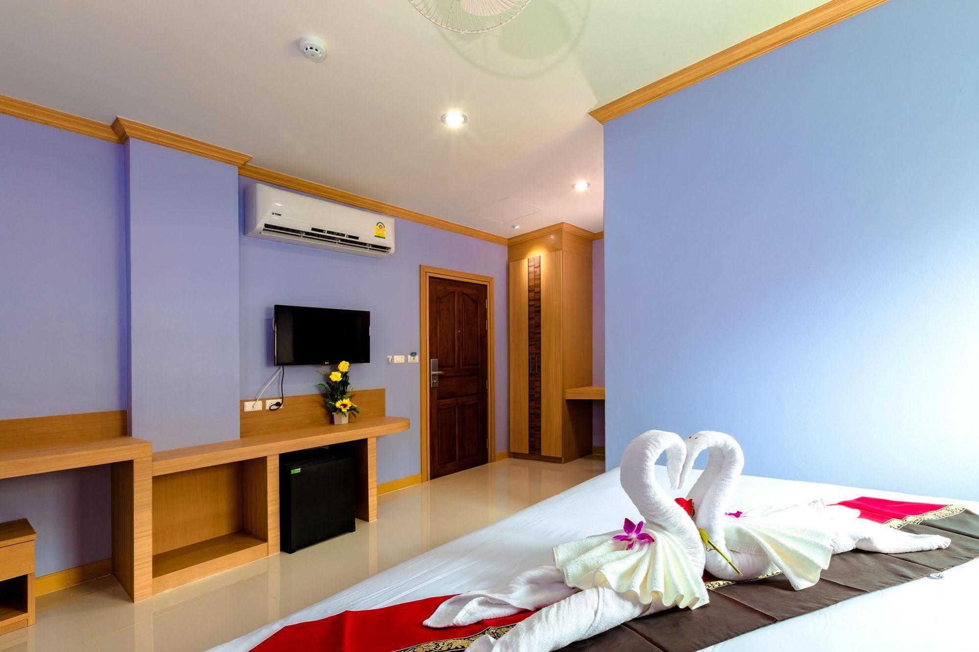 Phusita Hotel - Sha Certified Patong Eksteriør bilde