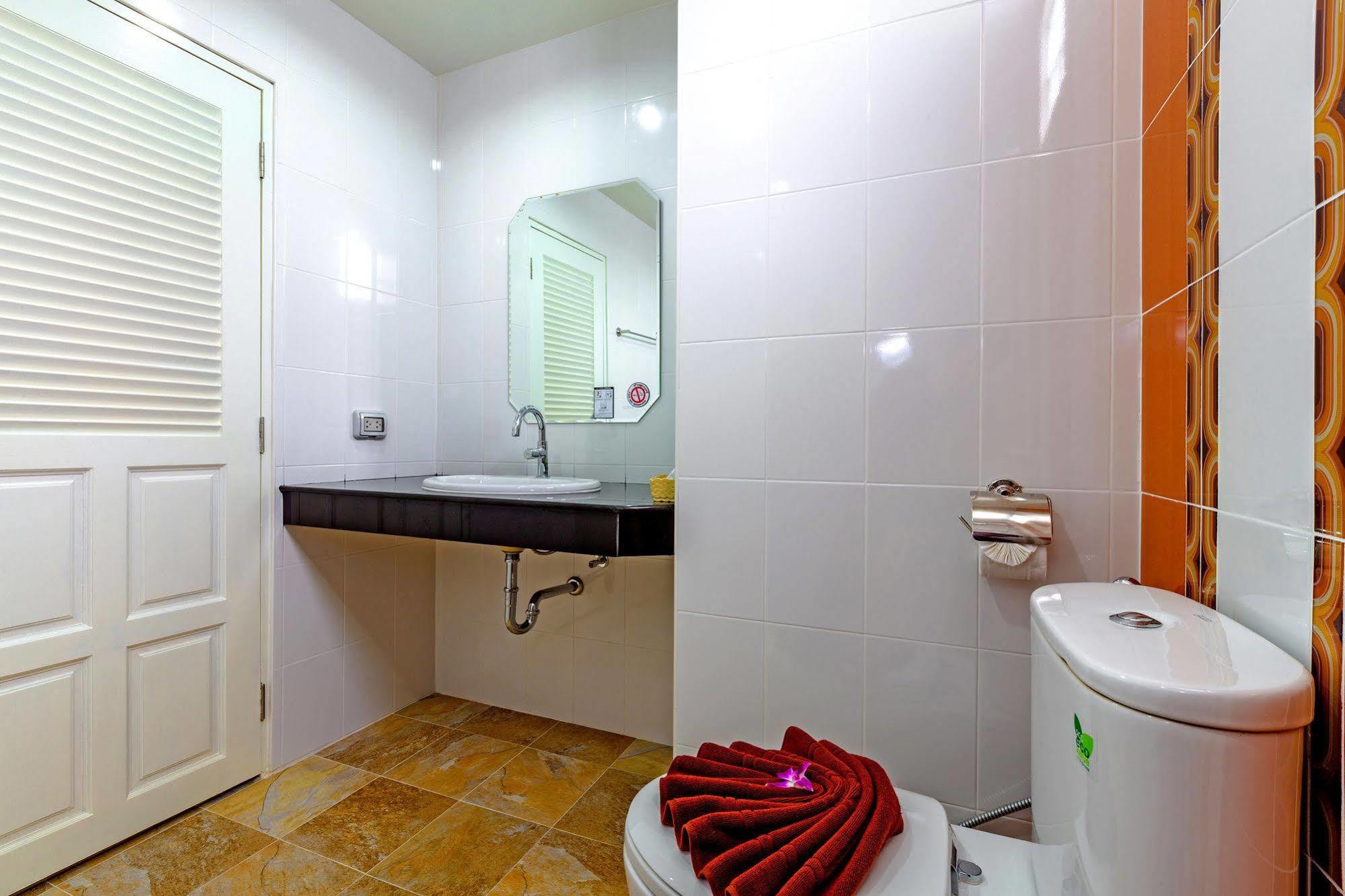 Phusita Hotel - Sha Certified Patong Eksteriør bilde