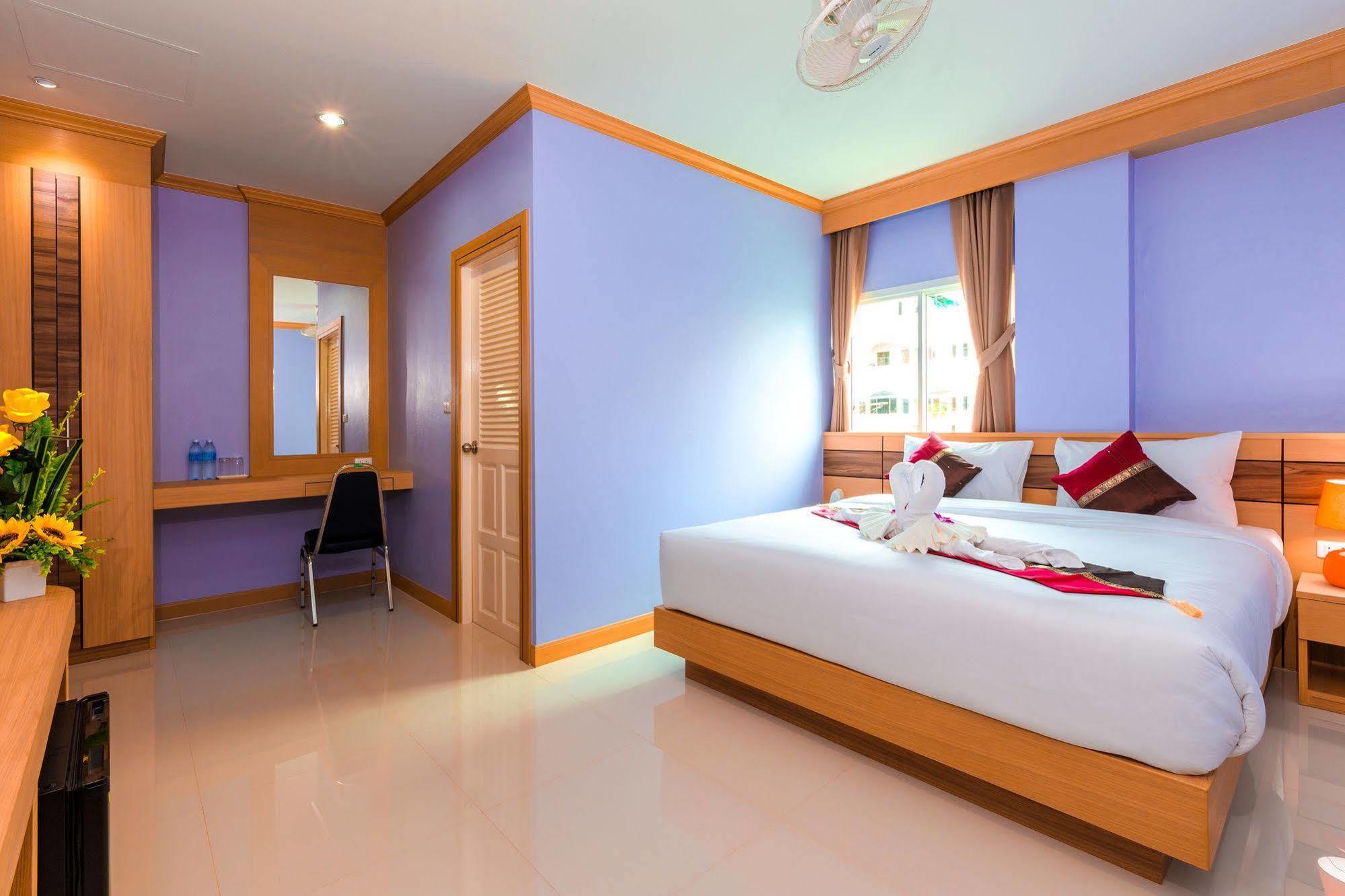 Phusita Hotel - Sha Certified Patong Eksteriør bilde