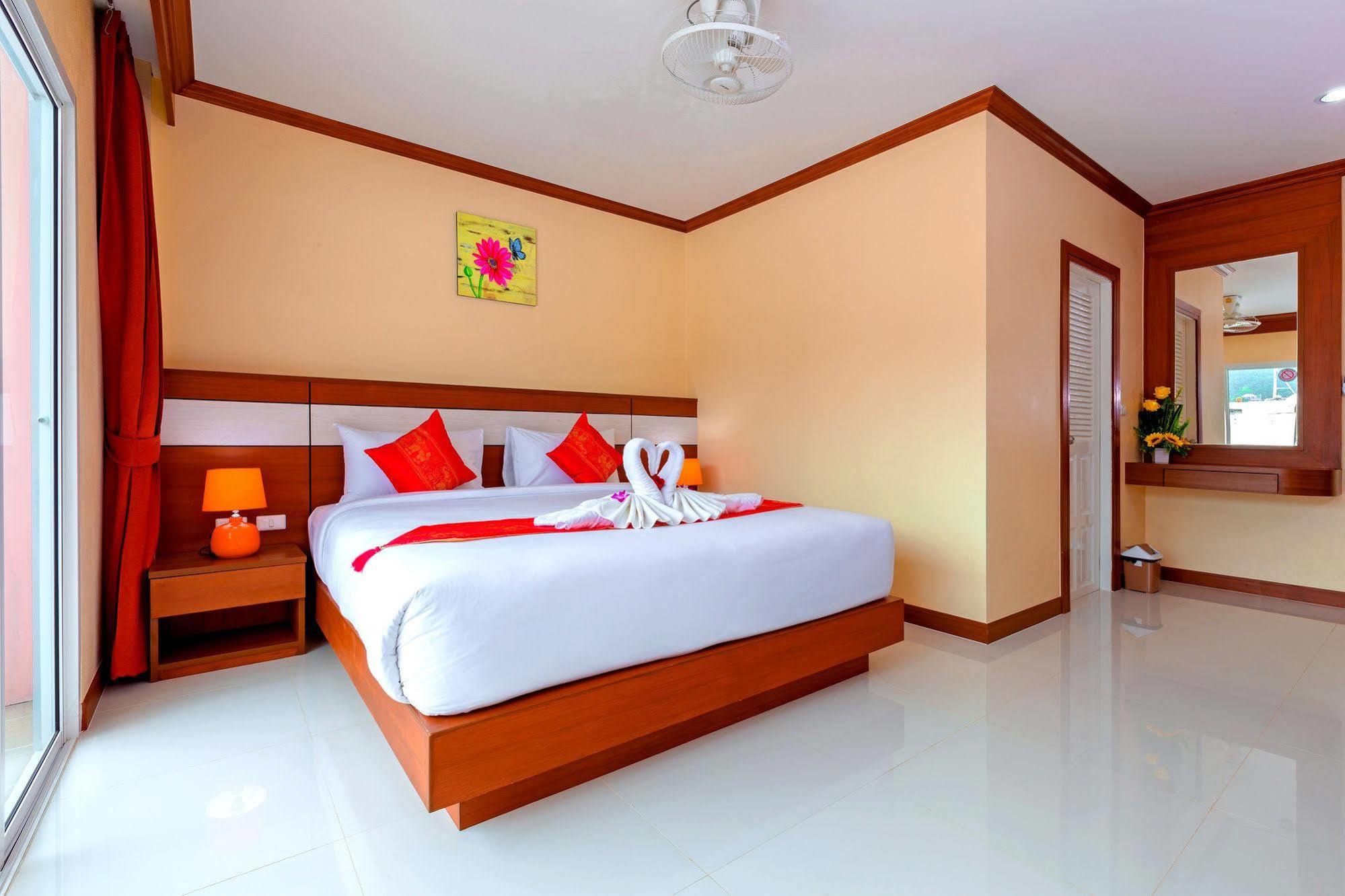 Phusita Hotel - Sha Certified Patong Eksteriør bilde